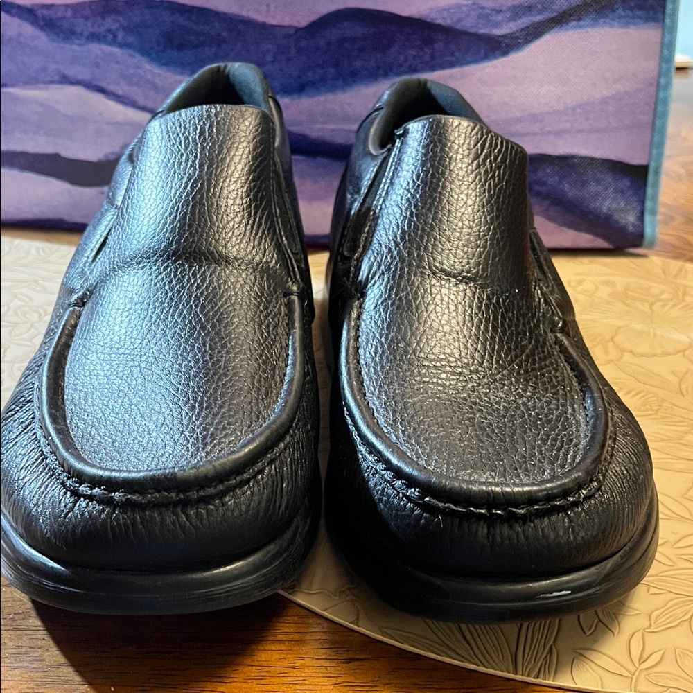 SAS Side Gore Men's size 10.5 W Black Leather Slip-On Loafers